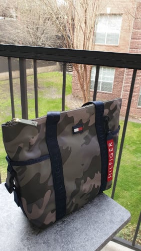 شنطة كبيرة ماركة تومي هيلفيقر