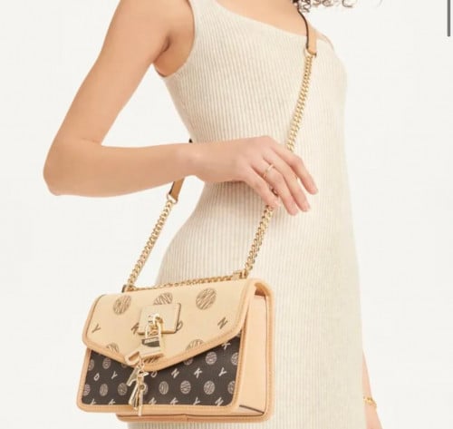 شنطة ماركة DKNY