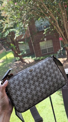 شنطة ماركة DKNY