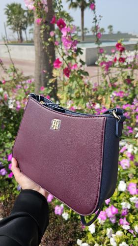 شنطة ماركة تومي هيلفيقر