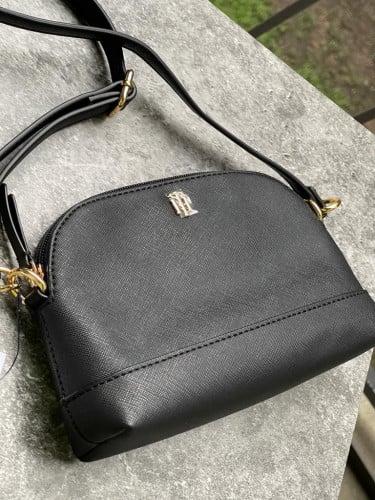 شنطة صغيرة ماركة تومي هيلفيقر