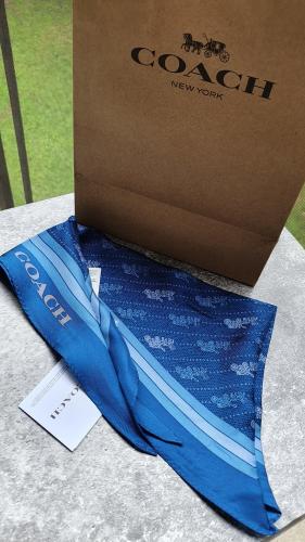 سكارف ماركة كوتش