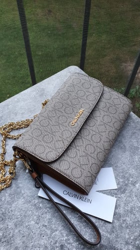 شنطة كروس ومحفظة ماركة كالفن كلاين