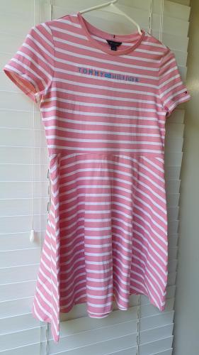 فستان ماركة تومي هيلفيقر