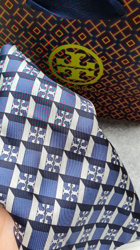 سكارف ماركة توري بورتش