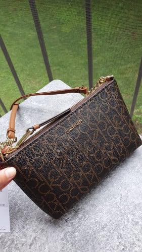 كروس ماركة كالفن كلاين