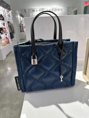 شنطة ماركة مارك جيكوبس