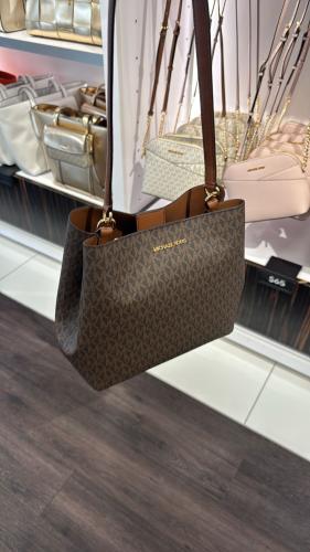 شنطة ماركة مايكل كورس