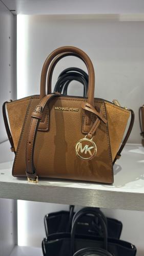 شنطة ماركة مايكل كورس