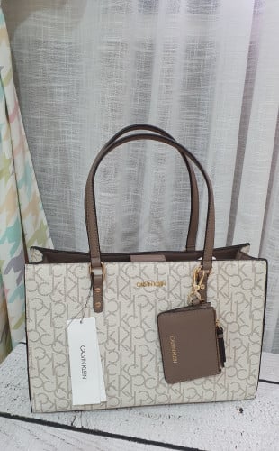 شنطة ماركة كالفن كلاين