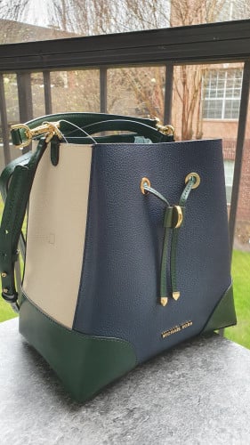 شنطة ماركة مايكل كورس