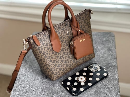 شنطة ماركة DKNY