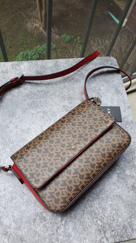 شنطة ماركة DKNY