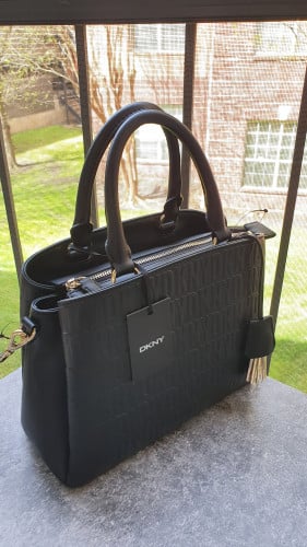 شنطة ماركة DKNY