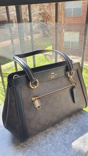 شنطة ماركة كوتش