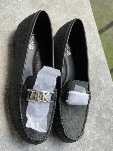 جزمة ماركة مايكل كورس