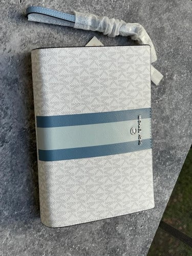 باوتش ماركة مايكل كورس