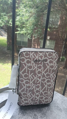 شنطة جوال ماركة كالفن كلاين