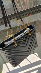 شنطة ماركة DKNY