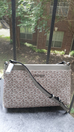 شنطة ماركة كالفن كلاين