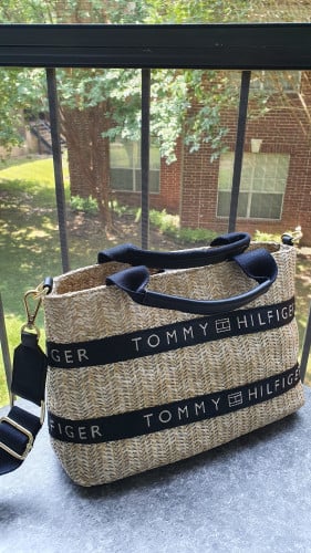 شنطة ماركة تومي هيلفيقر