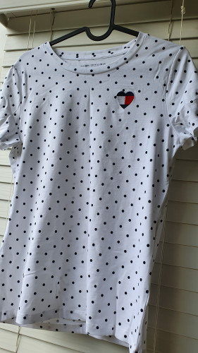 تيشيرت ماركة تومي هيلفيقر