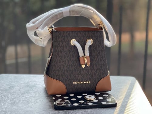 شنطة بكت ماركة مايكل كورس