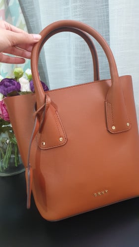 شنطة ماركة DKNY