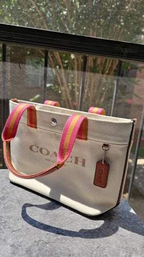 شنطة ماركة كوتش SMALL TOTE BAG