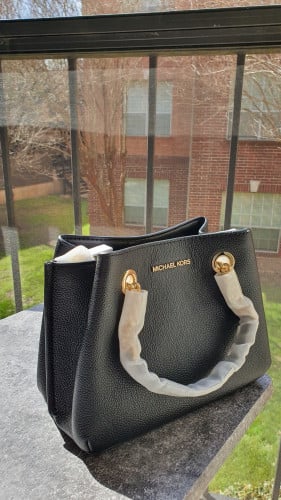 شنطة ميني من مايكل كورس