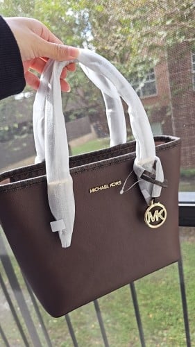 شنطة ماركة مايكل كورس