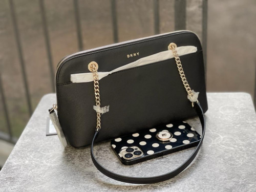 شنطة ماركة DKNY