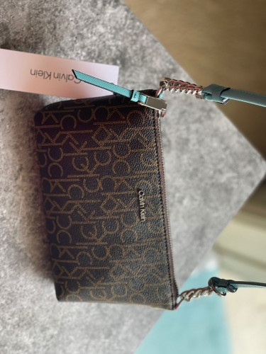 شنطة ماركة كالفن كلاين