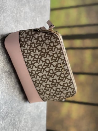 شنطة ماركة DKNY