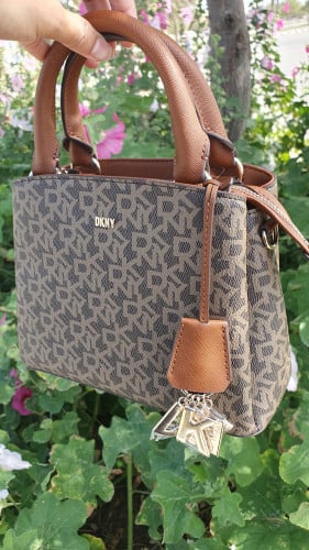شنطة ماركة DKNY