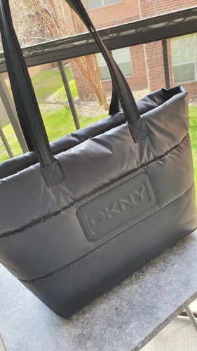 شنطة كبيرة ماركة DKNY