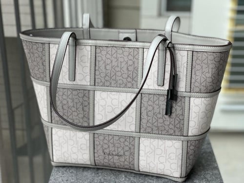 شنطة tote ماركة كالفن كلاين