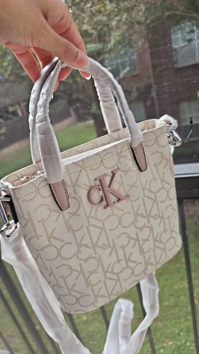 شنطة ماركة كالفن كلاين