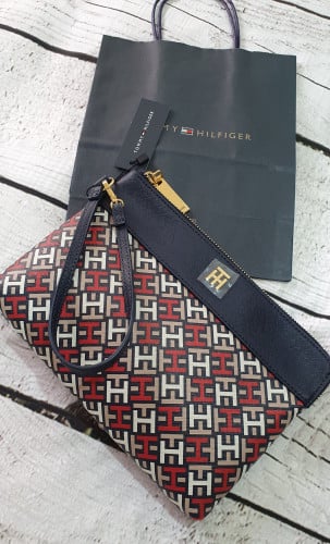 باوتش ماركة تومي هيلفيقر