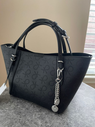 شنطة ماركة كالفن كلاين