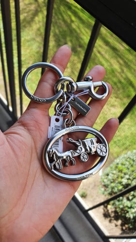 ميدالية ماركة كوتش