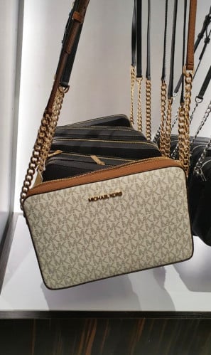 شنطة ماركة مايكل كورس