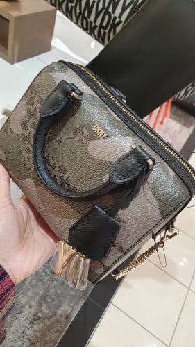 شنطة ماركة DKNY