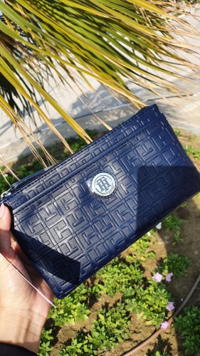 باوتش ماركة تومي هيلفيقر