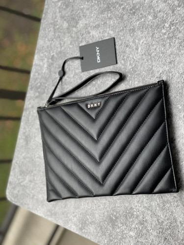 باوتش ماركة DKNY