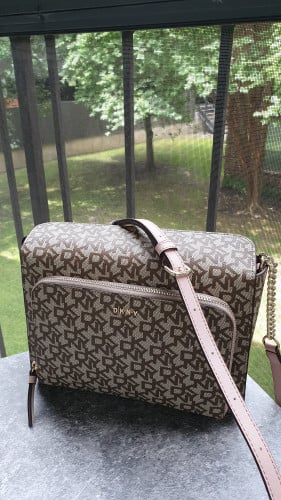 شنطة ماركة DKNY