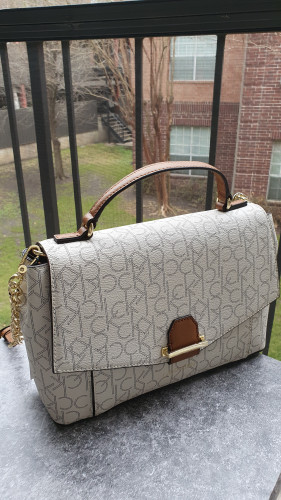 شنطة ماركة كالفن كلاين