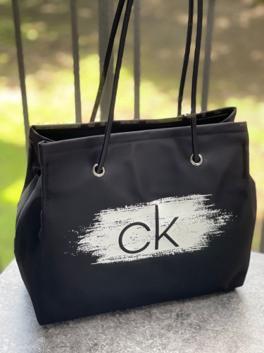 شنطة ماركة كالفن كلاين