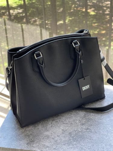 شنطة ماركة DKNY