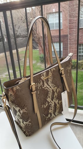 شنطة كبيرة ماركة كالفن كلاين